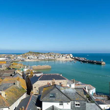 Over The Harbour 4 Fernlea Court * St Ives (Cornwall)